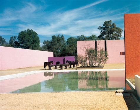 where does luis barragan live